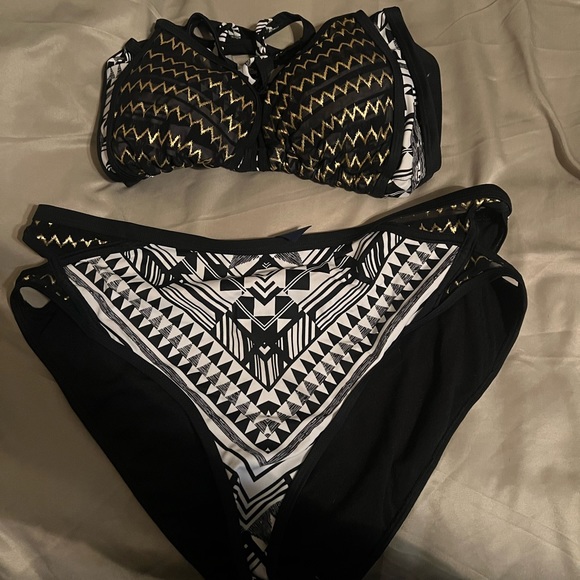 Bathing suit - Picture 1 of 1